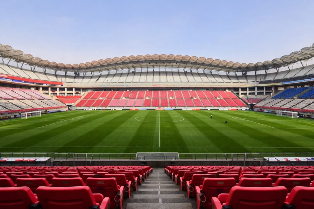 メルカリスタジアム座席の見え方と雰囲気を比較し、カテゴリー別と家族・友人・一人・カップル別のおすすめ席を整理