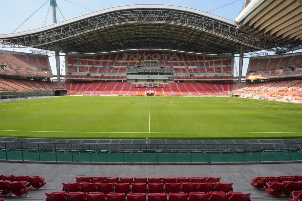 豊田スタジアム 座席選びで迷わないために、見やすさや座席エリアの特徴、家族・友人・一人・カップル別の選び方まで分かりやすく整理した観戦ガイドです。