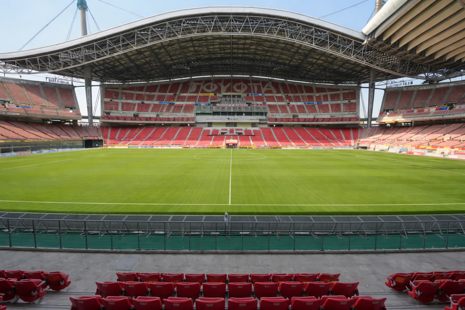 豊田スタジアム 座席選びで迷わないために、見やすさや座席エリアの特徴、家族・友人・一人・カップル別の選び方まで分かりやすく整理した観戦ガイドです。