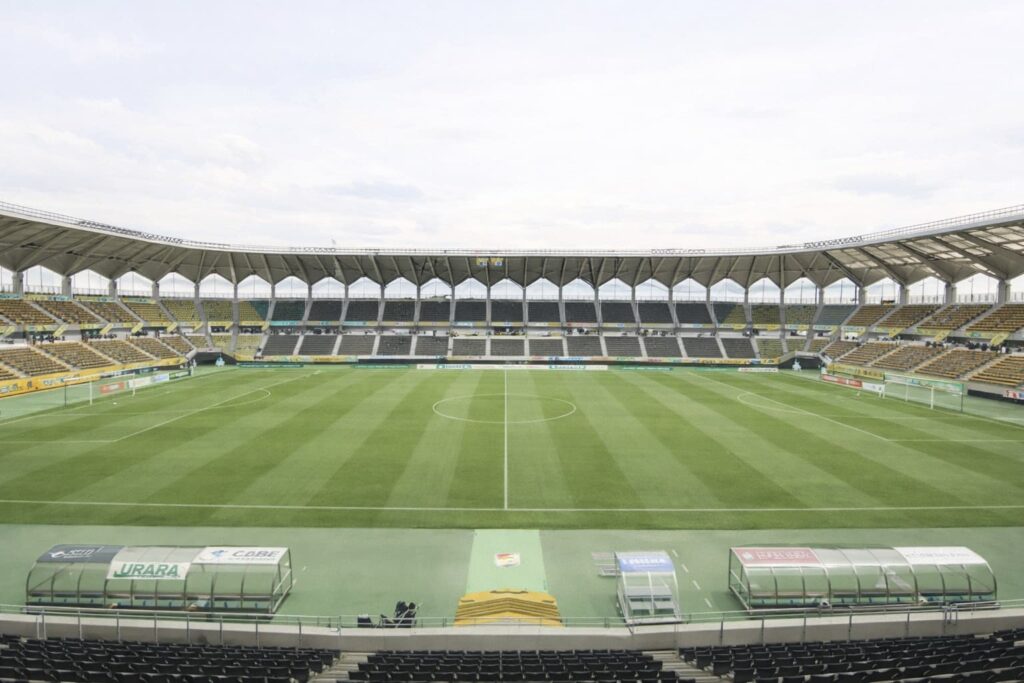 フクダ電子アリーナの座席選びを座席表・見え方・料金の考え方から解説。メイン・バック・ゴール裏の違いとおすすめ席がわかる。