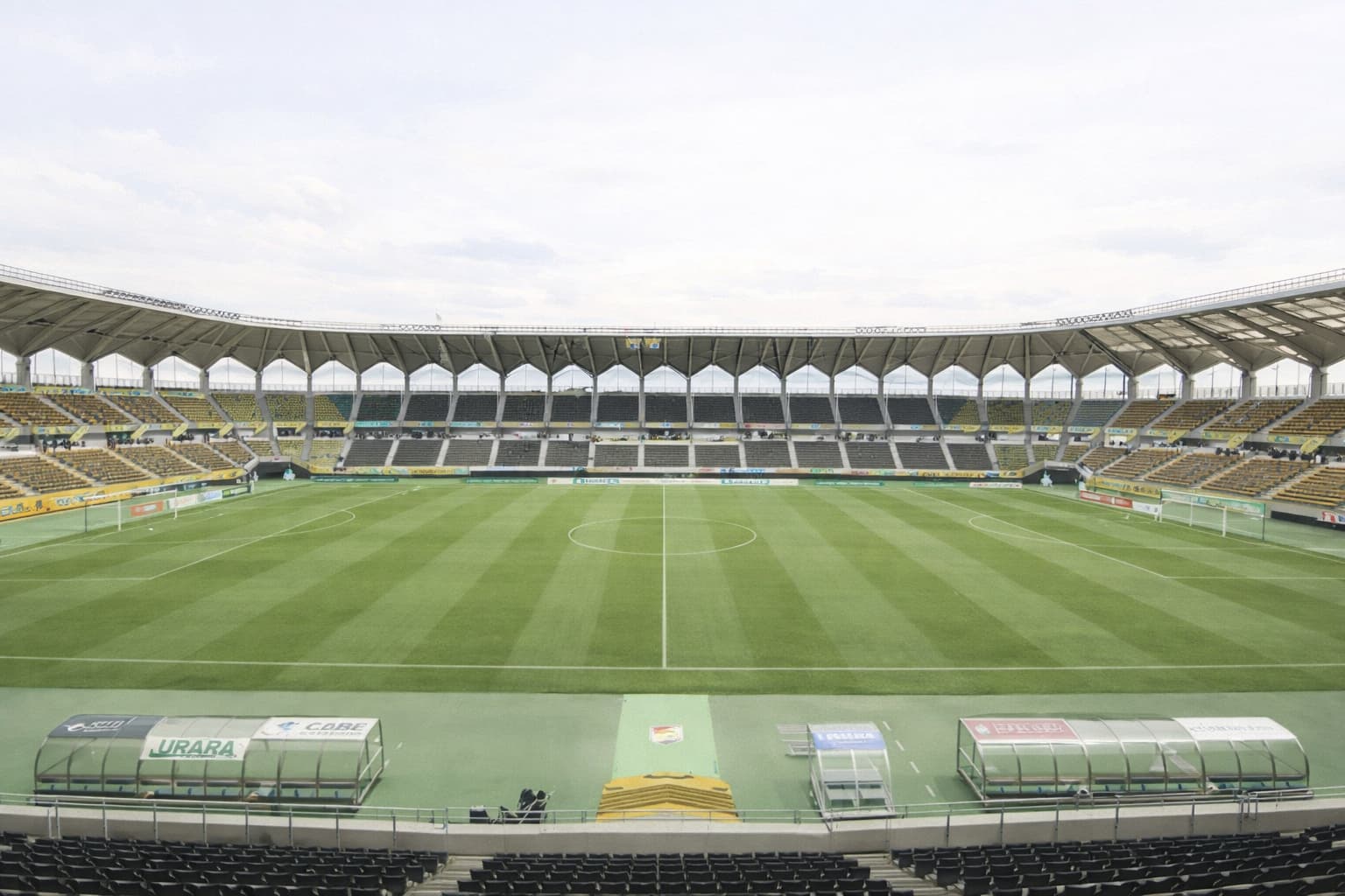 フクダ電子アリーナの座席選びを座席表・見え方・料金の考え方から解説。メイン・バック・ゴール裏の違いとおすすめ席がわかる。