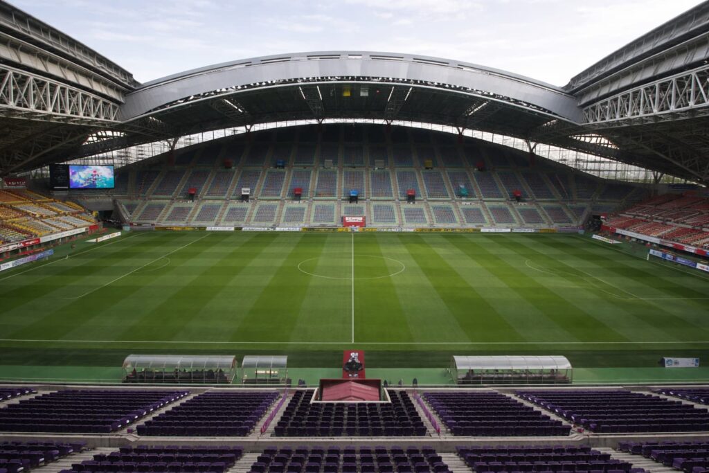 ノエビアスタジアム神戸の座席選びをやさしく解説。見え方やおすすめ席、家族・一人・カップル向けの選び方までわかる観戦ガイド